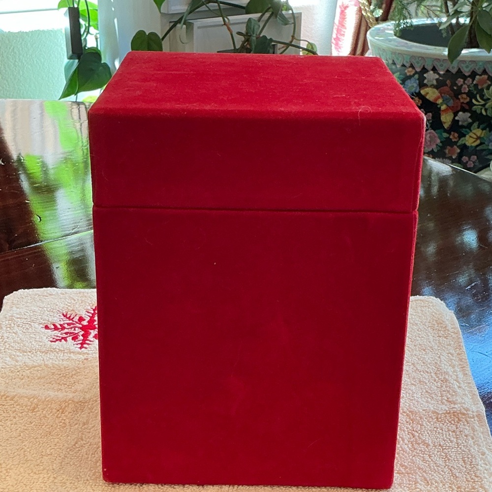 Red Velvet Storage Box - Picture 4 of 10